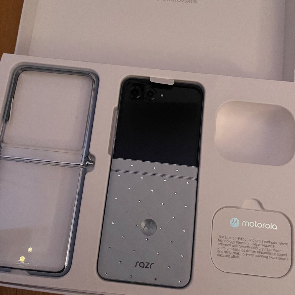 Motorola Razr 2025 x Swarovski Crystal Phone + Accessories